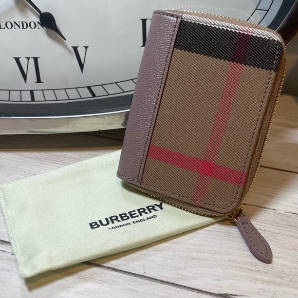Burberry Check Wallet NWT With Dust Bag Retails:$480 - Picture 2 of 6